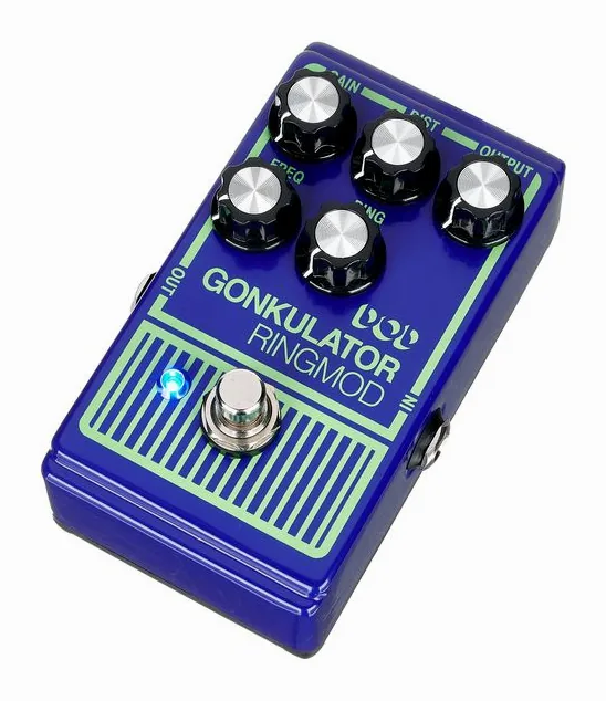 Digitech DOD Gonkulator inquadrato di fronte su sfondo neutro