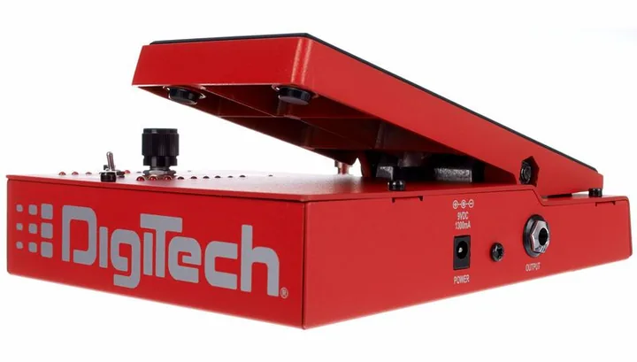 Digitech Whammy 5, ingressi e uscite laterali