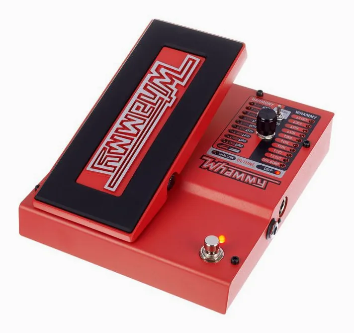 Digitech Whammy 5 inquadrato di fronte su sfondo neutro