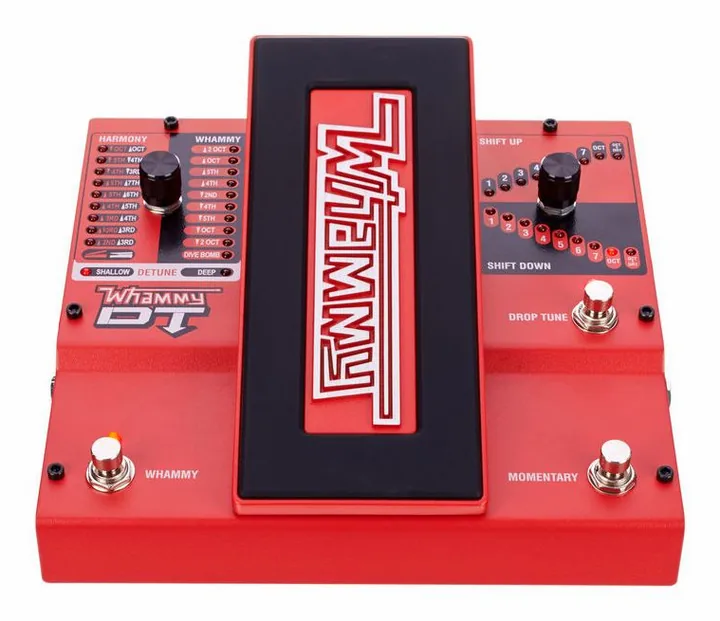 Digitech Whammy DT, footswitch in primo piano