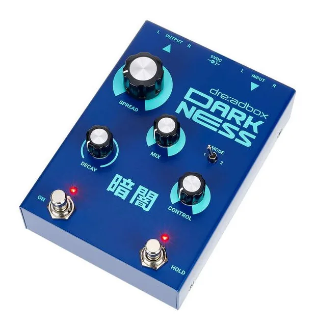 Dreadbox Darkness in primo piano frontale