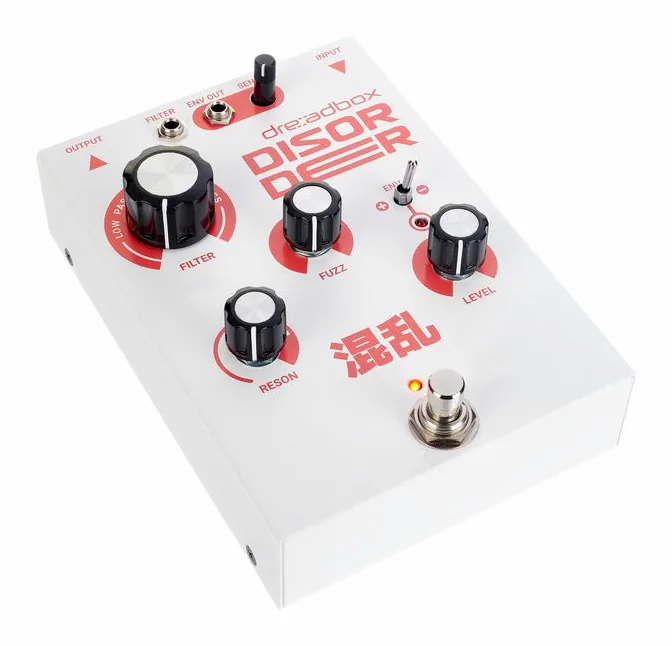 Dreadbox Disorder Fuzz, footswitch in primo piano