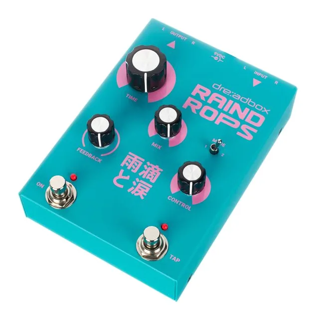 Dreadbox Raindrops Delay, Pitch, Reverb in primo piano frontale