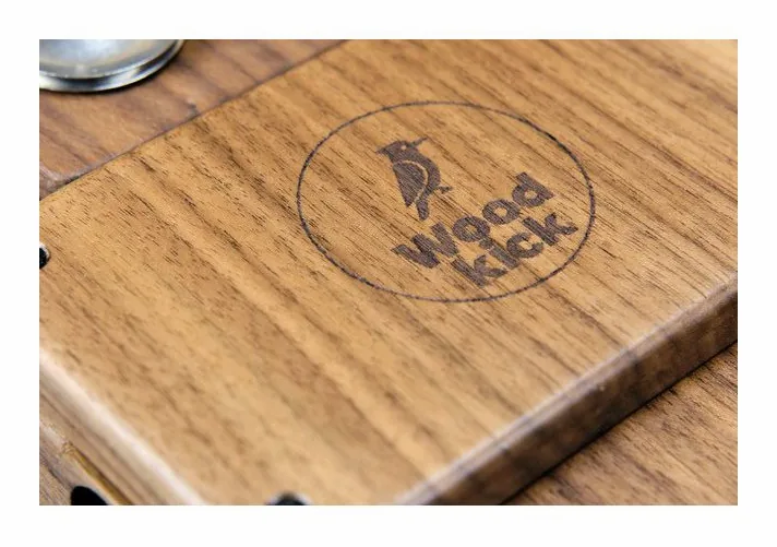 Drumport StompTech Wood Kick Walnut, connettori sul retro dell'unita