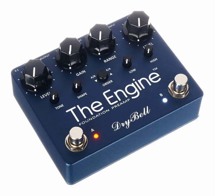 DryBell The Engine Preamp, footswitch in primo piano