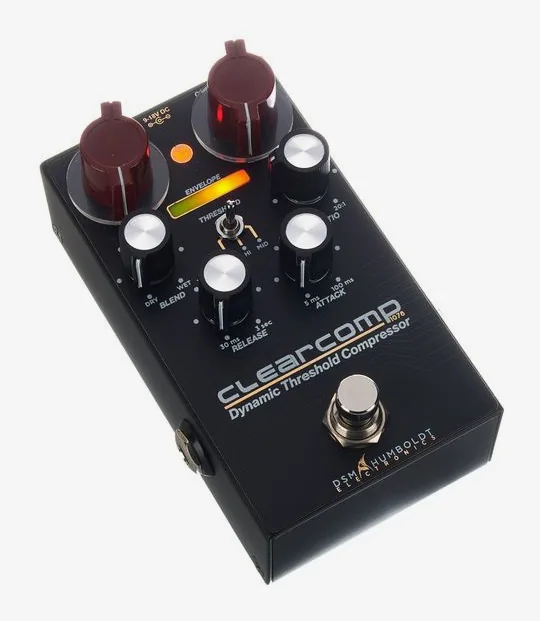 DSM & Humboldt ClearComp 1078 Compressor, footswitch in primo piano