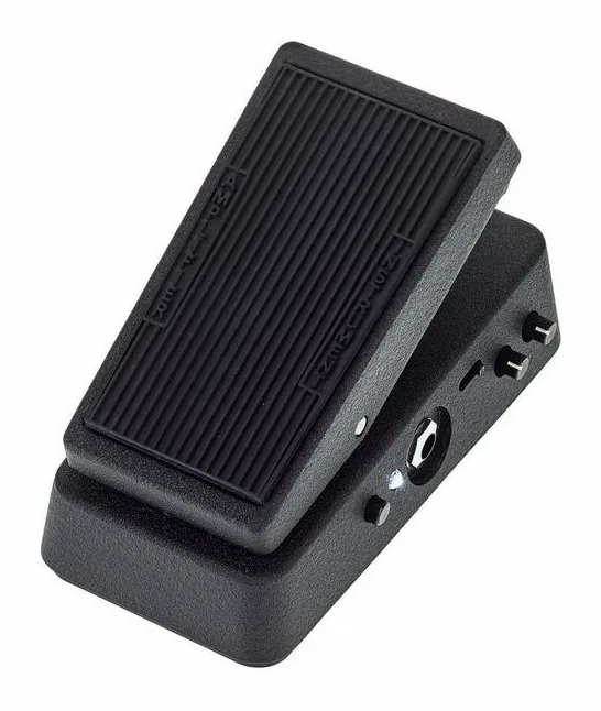 Dunlop Cry Baby Mini 535Q Wah inquadrato di fronte su sfondo neutro