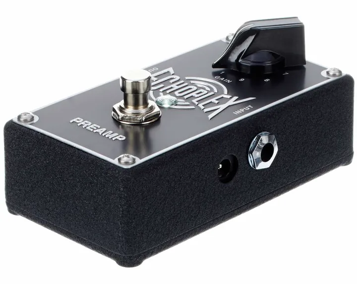 Dunlop Echoplex Preamp, footswitch in primo piano
