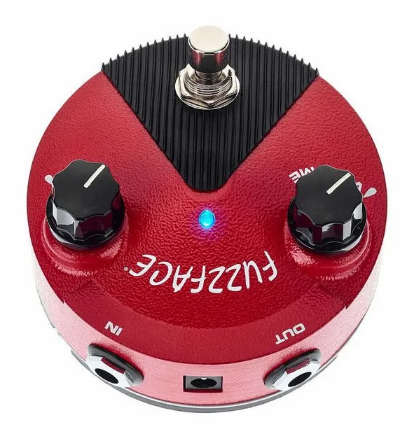 Dunlop Germanium Fuzz Face Mini Red, footswitch in primo piano