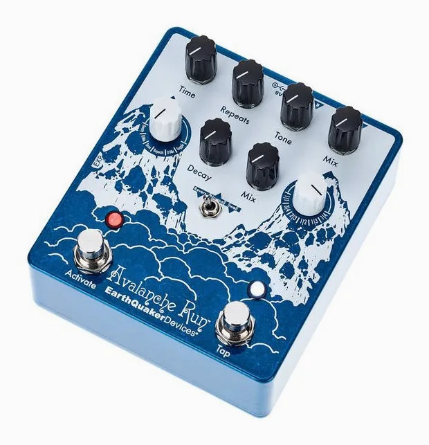 EarthQuaker Devices Avalanche Run V2 visto di fronte