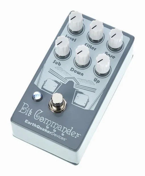 EarthQuaker Devices Bit Commander V2 inquadrato di fronte su sfondo neutro
