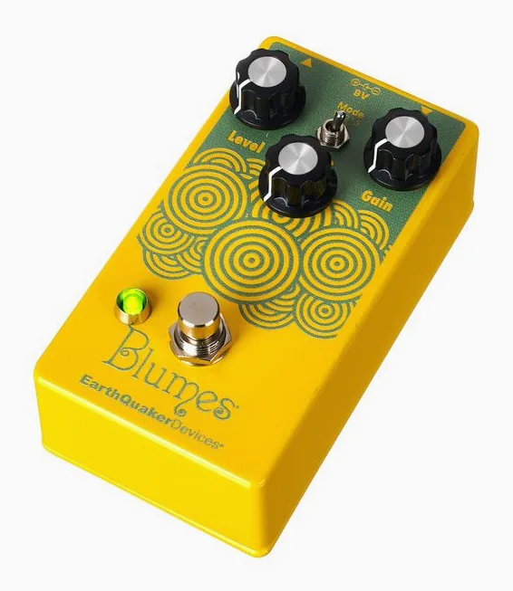 EarthQuaker Devices Blumes Low Signal Shredder, footswitch in primo piano