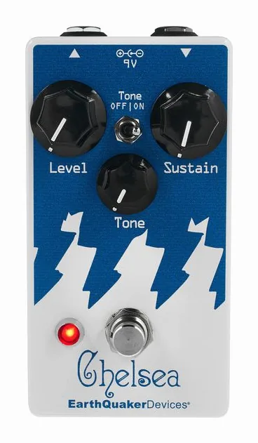 EarthQuaker Devices Chelsea - Low End Fuzz Driver, footswitch in primo piano