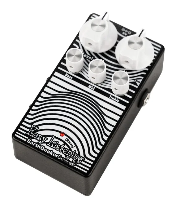 EarthQuaker Devices Easy Listening Amp Simulator inquadrato di fronte su sfondo neutro