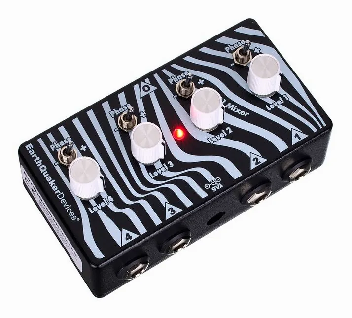 EarthQuaker Devices Four to One Mixer, led e interruttore a pedale