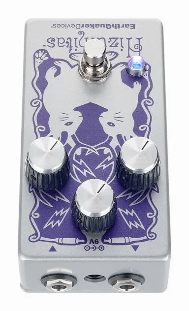 EarthQuaker Devices Hizumitas, footswitch in primo piano