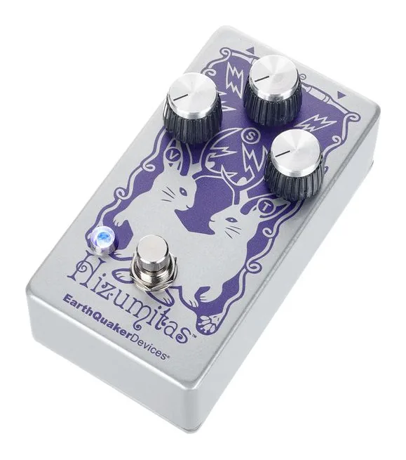 EarthQuaker Devices Hizumitas fotografato frontalmente