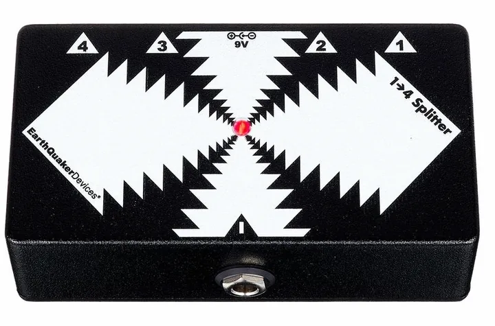 EarthQuaker Devices One to Four Splitter, connettori sul retro dell'unita
