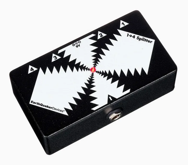 EarthQuaker Devices One to Four Splitter, connettori sul retro dell'unita