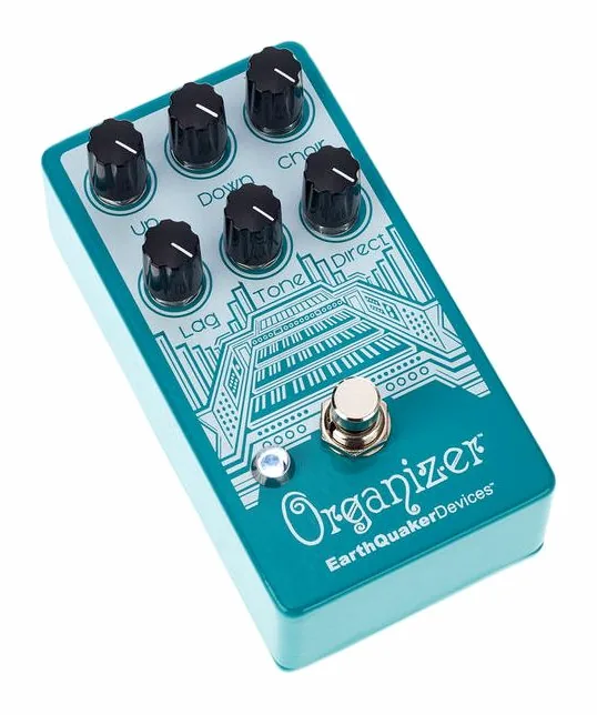 EarthQuaker Devices Organizer V2 Organ Emulator, footswitch in primo piano