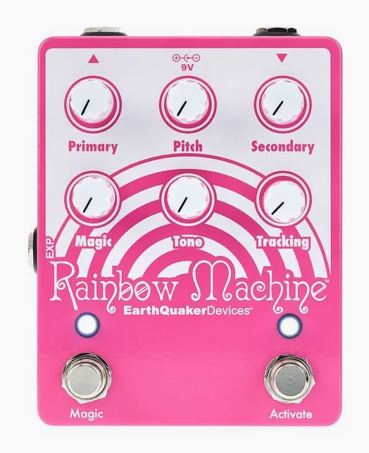 EarthQuaker Devices Rainbow Machine V2, footswitch in primo piano