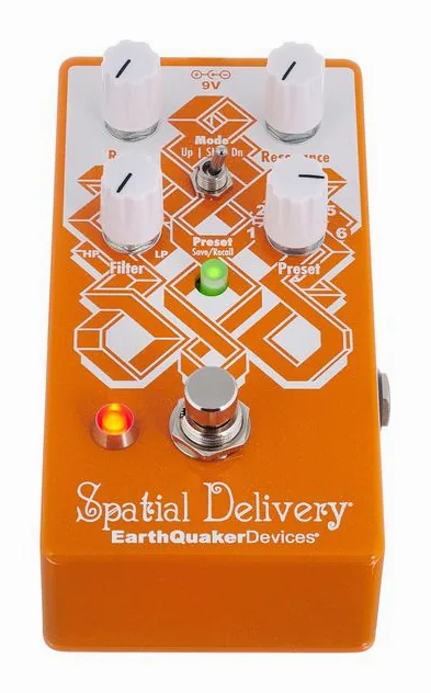 EarthQuaker Devices Spatial Delivery V3, manopole viste dall'alto