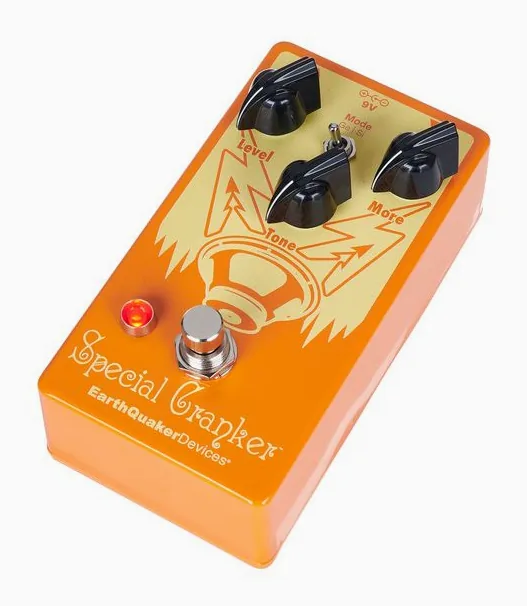 EarthQuaker Devices Special Cranker inquadrato di fronte su sfondo neutro
