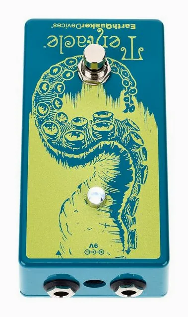 EarthQuaker Devices Tentacle V2 Analog Octave Up, footswitch in primo piano
