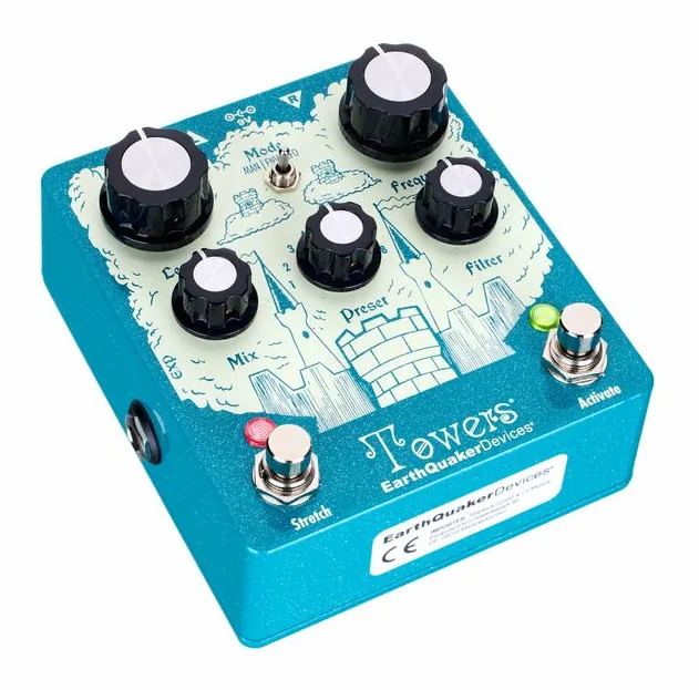 EarthQuaker Devices Towers Soundscape Generator, footswitch in primo piano