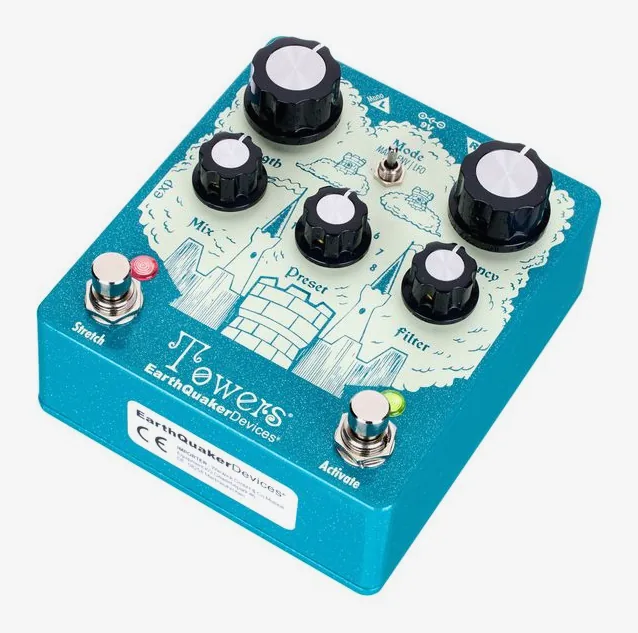 EarthQuaker Devices Towers Soundscape Generator inquadrato di fronte su sfondo neutro