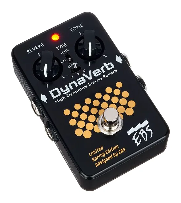EBS DynaVerb Limited Spring Ed., footswitch in primo piano