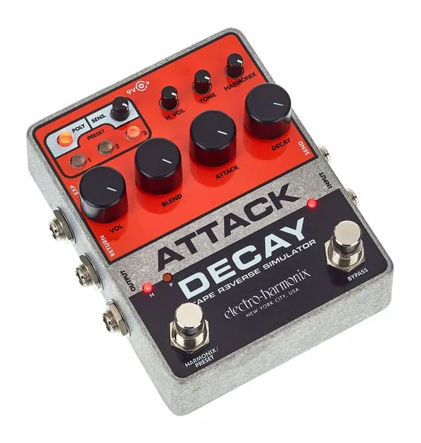 Electro Harmonix Attack Decay Tape Reverse Sim., footswitch in primo piano