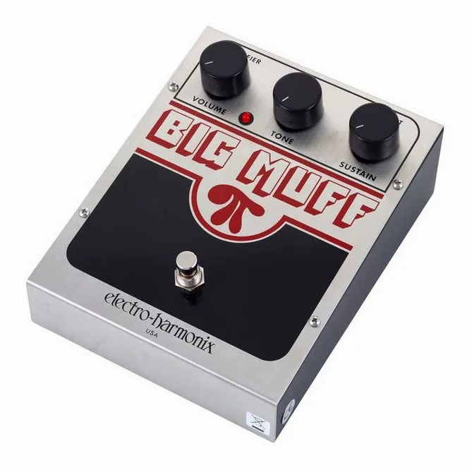 Electro Harmonix Big Muff PI Classic inquadrato di fronte su sfondo neutro