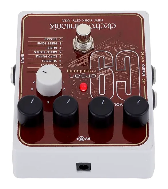 Electro Harmonix C9 Organ Machine, footswitch in primo piano