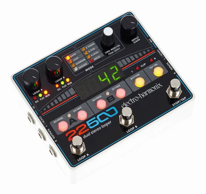 Electro Harmonix 22500 Dual Stereo Looper, footswitch in primo piano