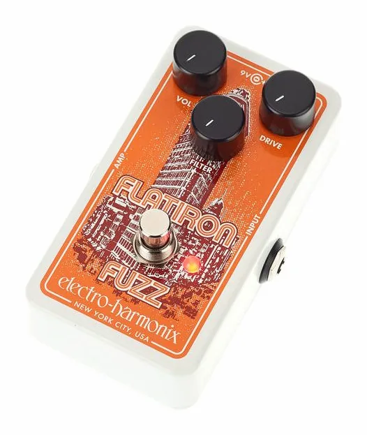 Electro Harmonix Flatiron Fuzz in primo piano frontale