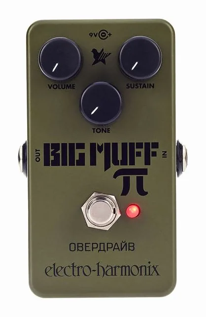 Electro Harmonix Green Russian Big Muff Fuzz, footswitch in primo piano