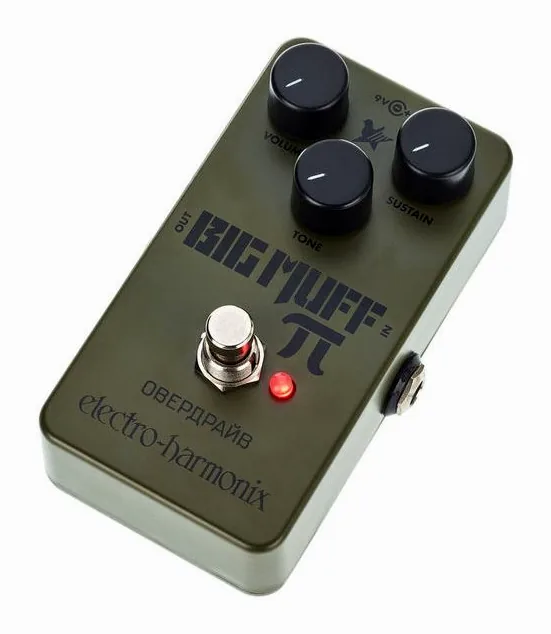 Electro Harmonix Green Russian Big Muff Fuzz in primo piano frontale