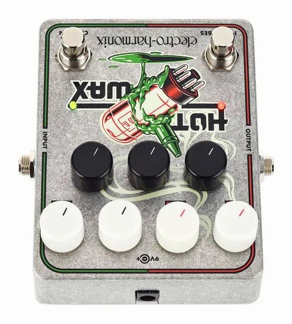 Electro Harmonix Hot Wax Dual Overdrive, footswitch in primo piano