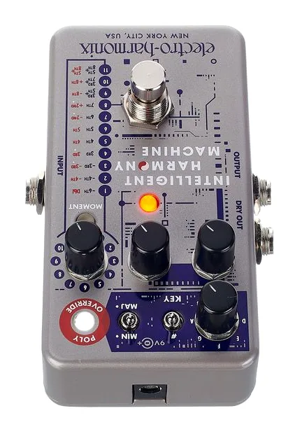 Electro Harmonix Intelligent Harmony Machine, footswitch in primo piano