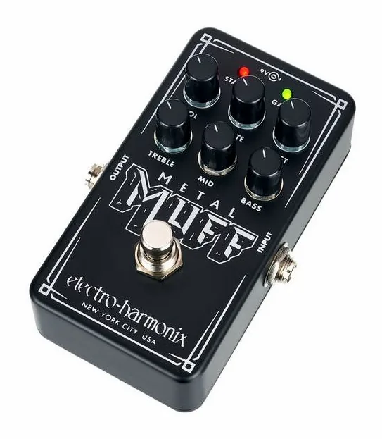 Electro Harmonix Nano Metal Muff Distortion inquadrato di fronte su sfondo neutro
