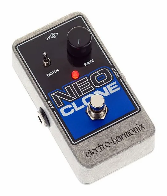 Electro Harmonix Neo Clone, connettori sul retro dell'unita