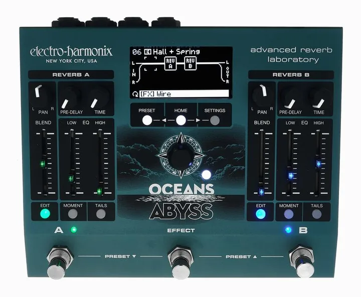 Electro Harmonix Oceans Abyss Reverb, footswitch in primo piano
