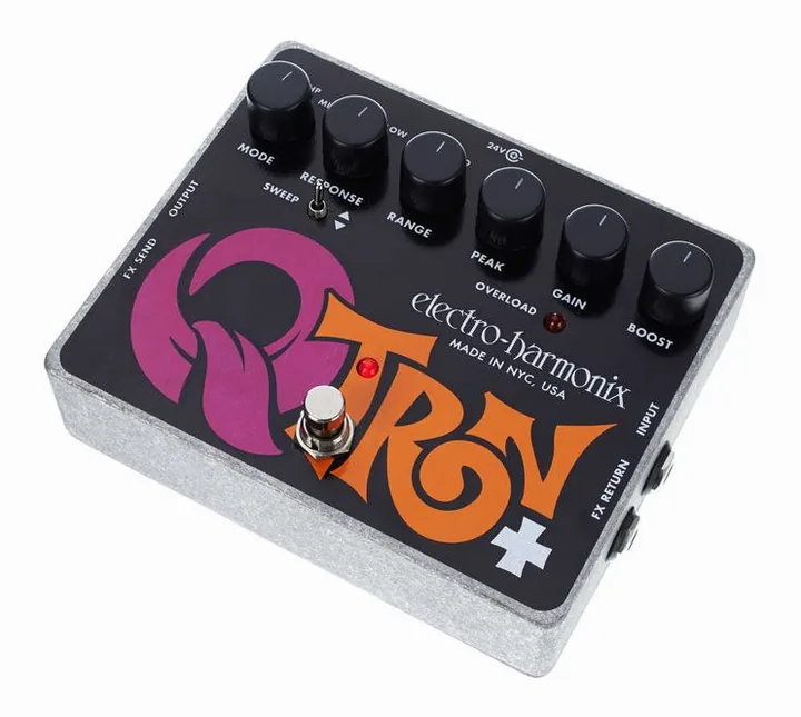 Electro Harmonix Q-Tron Plus Envelope Filter, footswitch in primo piano