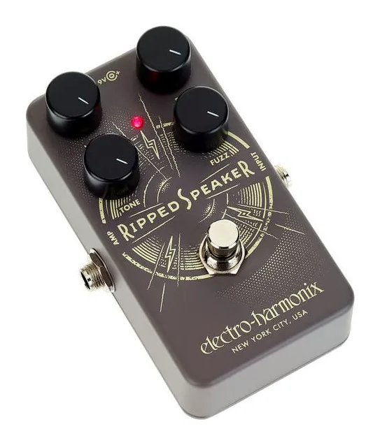 Electro Harmonix Ripped Speaker Fuzz, footswitch in primo piano