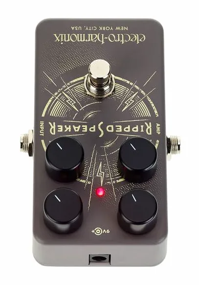 Electro Harmonix Ripped Speaker Fuzz, footswitch in primo piano