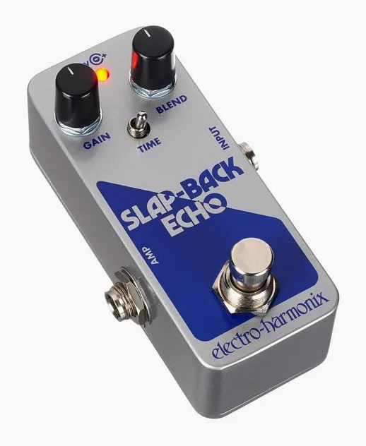 Electro Harmonix Slap-Back Echo, footswitch in primo piano