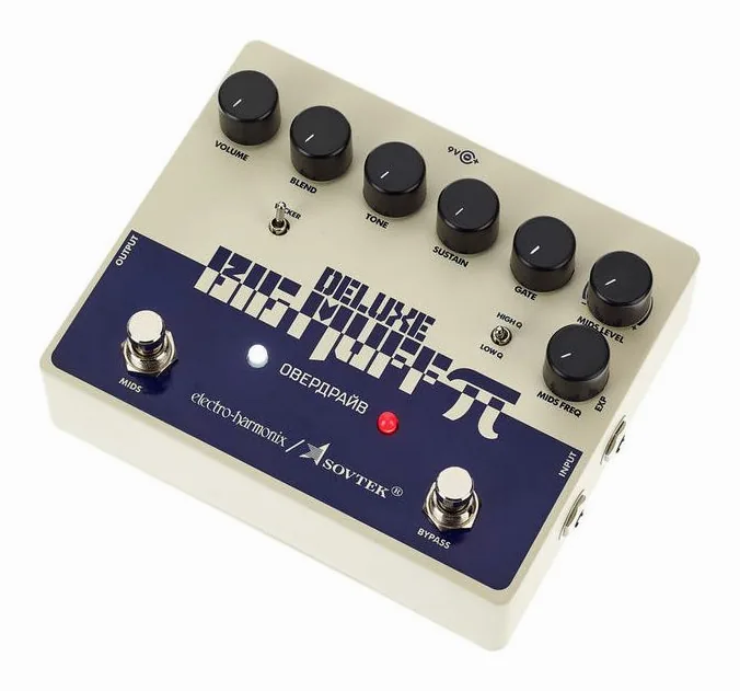 Electro Harmonix Sovtek Del. Big Muff Pi Fuzz inquadrato di fronte su sfondo neutro
