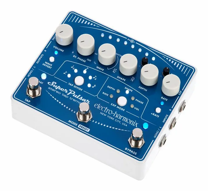 Electro Harmonix Super Pulsar, footswitch in primo piano