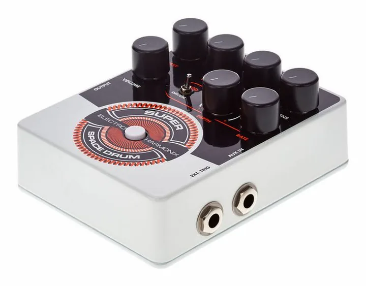 Electro Harmonix Super Space Drum, connettori sul retro dell'unita